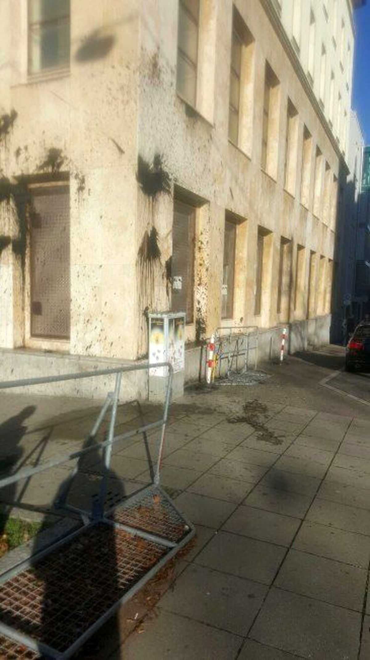 Stuttgart Başkonsolosluğu\'na Çirkin Saldırı