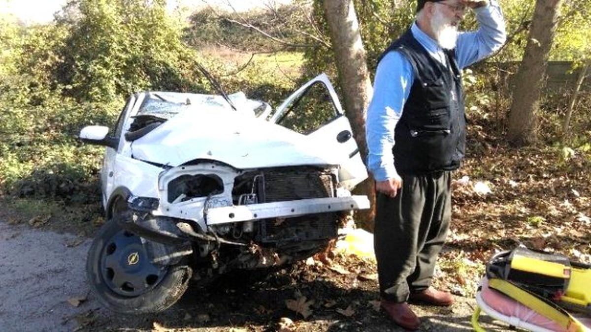 Yoldan Çıkan Otomobil Ağaca Çarptı: İki Yaralı