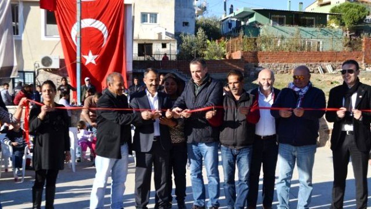 Ayvalık Bir Ömür Roman Kültürü Dayanışma ve Yardımlaşma Derneği Coşkuyla Açıldı