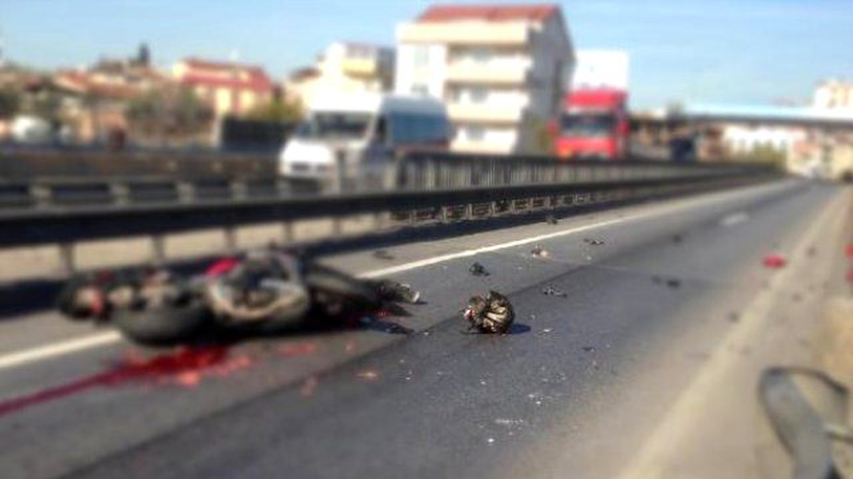 Bariyerlere Çarpan Motosiklet Sürücüsü Öldü