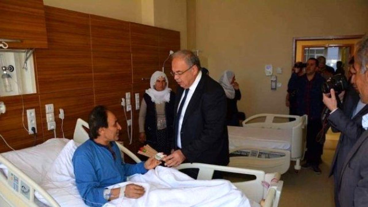 Başkan Kutlu\'dan, Hastalara Karanfil