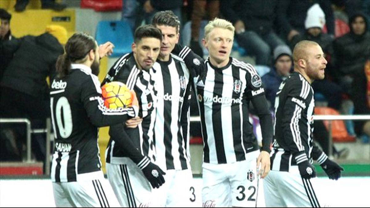 Beşiktaşlı Futbolcuların Formaları Çalındı