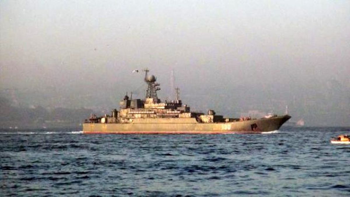 Boğaz\'da Rus ve Türk Savaş Gemisi