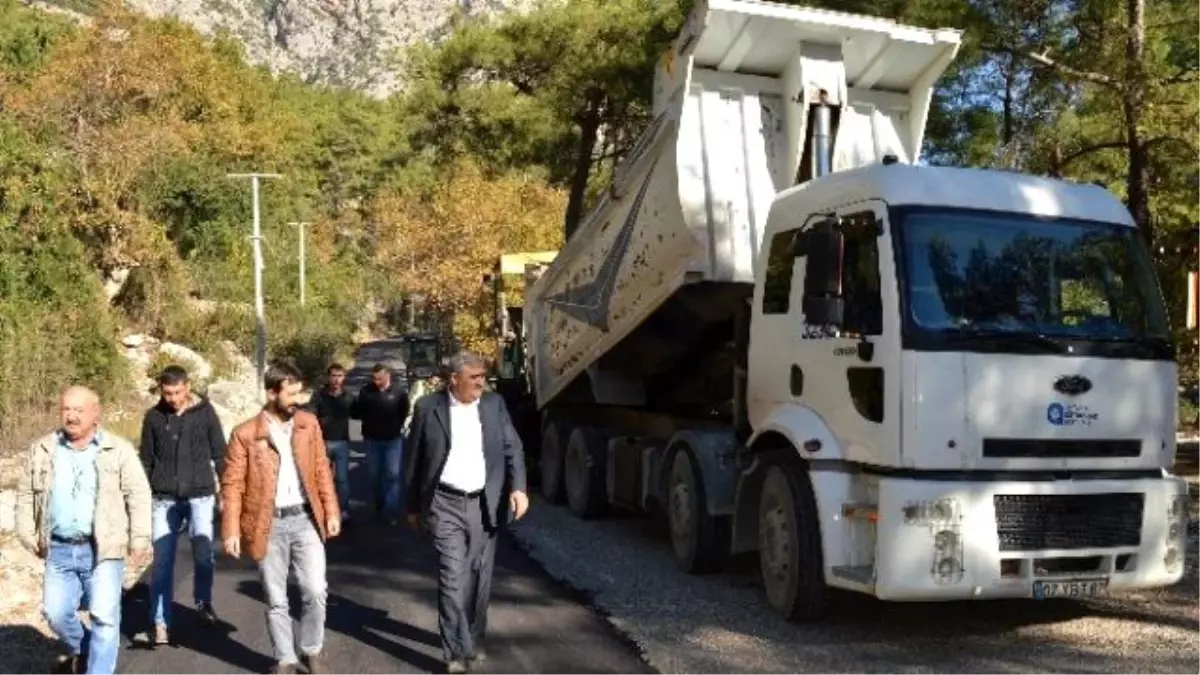 Büyükşehir\'den Hacısekililer, Çitdibi ve Yarbaşçandır Yolu\'na Sıcak Asfalt