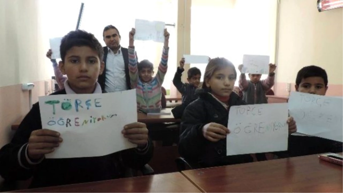 Cihanbeyli\'de Suriyeli Çocuklara Türkçe Kursu