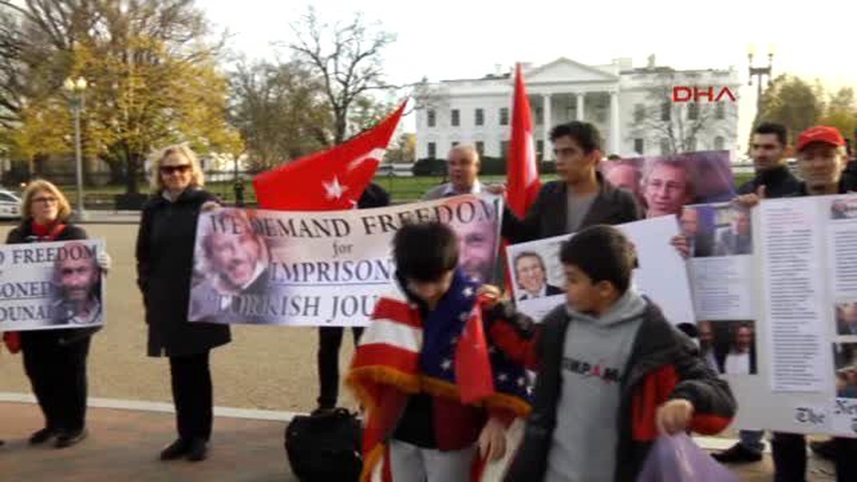 Dha Dış Haber - Beyaz Saray Önünde Can Dündar ve Erdem Gül\'e Destek Eylemi