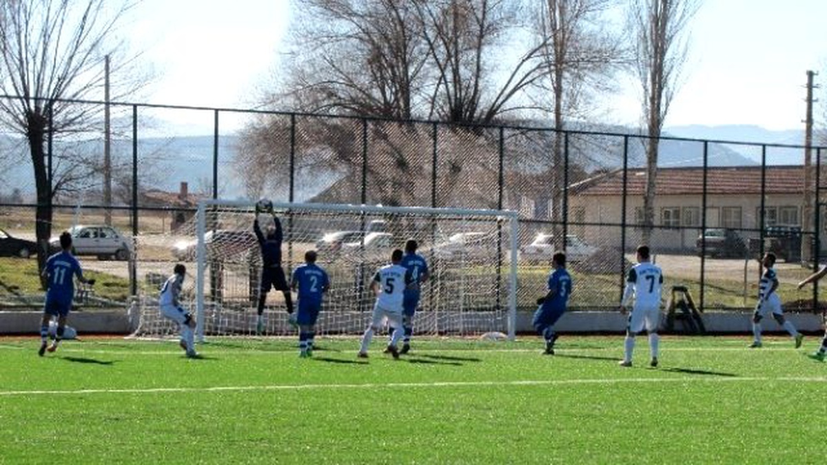 Emetspor, Hisarcık Belediyespor\'u 2-0 Yenerek Liderliğini Sürdürdü