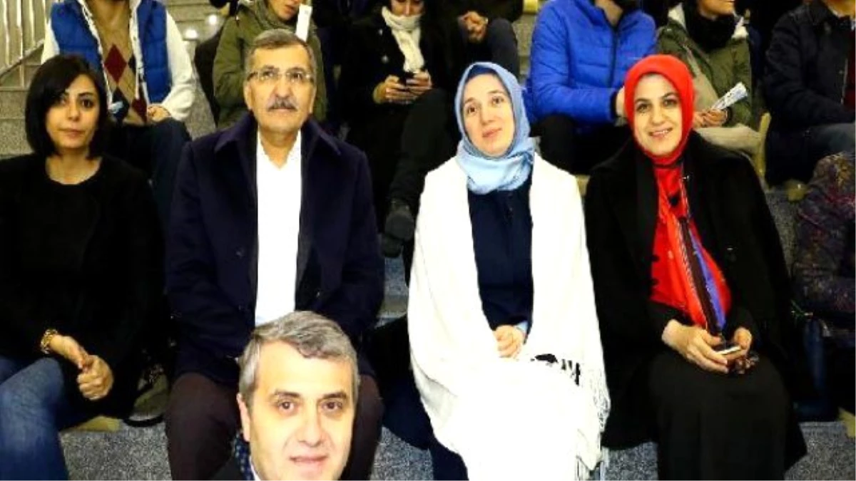 Kadın Milletvekilleri\'nden Türkiye Buz Hokeyi Kadın Milli Takımı\'na Tribünden Destek