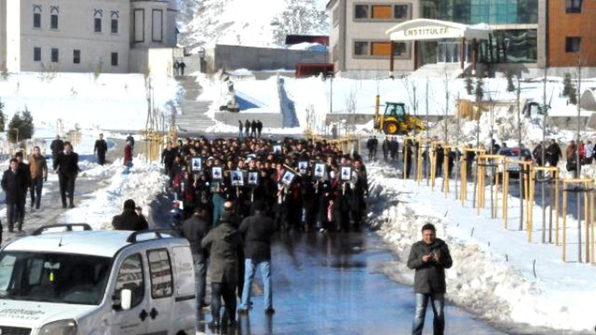 Kazada Hayatını Kaybeden Arkadaşları İçin Yürüdüler