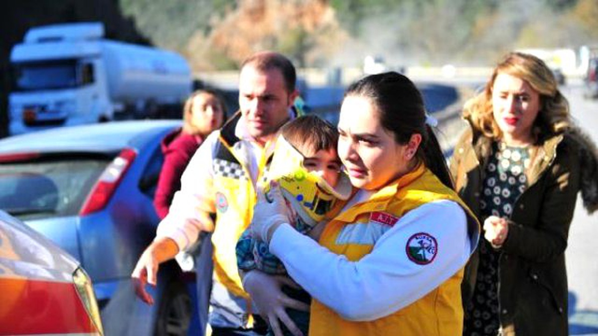 Minik Yaralılara İlk Müdahaleyi Yoldan Geçen Hemşire Yaptı