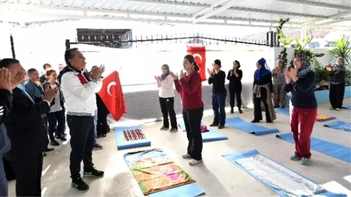 Önce Spor Yapıyor Sonra Serada Çalışıyorlar