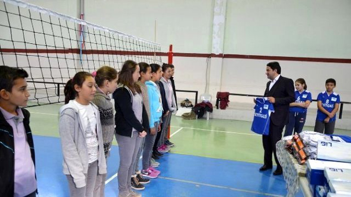 Seyitgazi Belediyesi\'nden Sporculara Malzeme Desteği