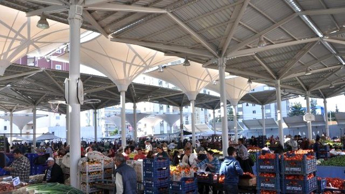 Yüreğir\'in İlk Kapalı Semt Pazarı Açıldı