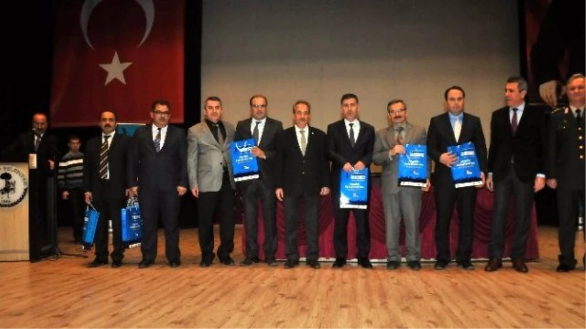 Akşehir Belediyesi\'nden 30 Bin Liralık Kitap