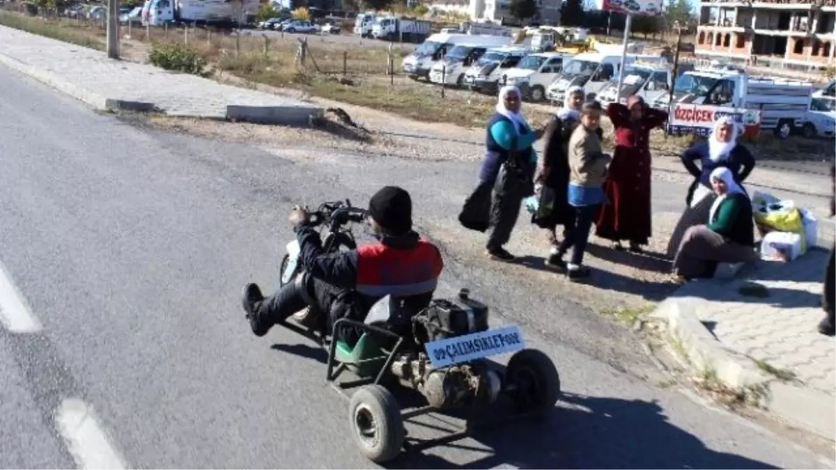 Babası Traktör, Kendisi Drift Motosikleti Yaptı