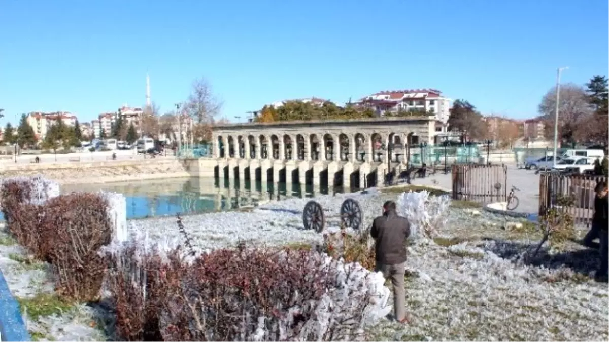 Beyşehir\'de Buz Sarkıtlarından Görsel Şölen