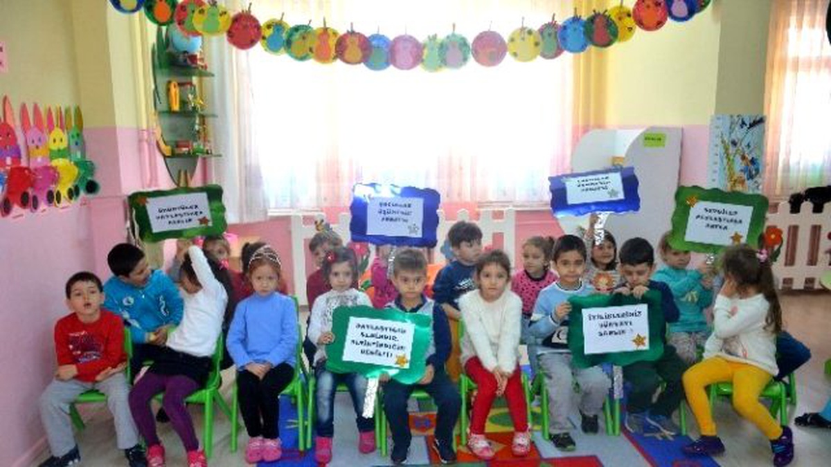 Çocuklar Üşümesin Diye Anneler Emeğini, Minikler Yüreklerini Ortaya Koydu
