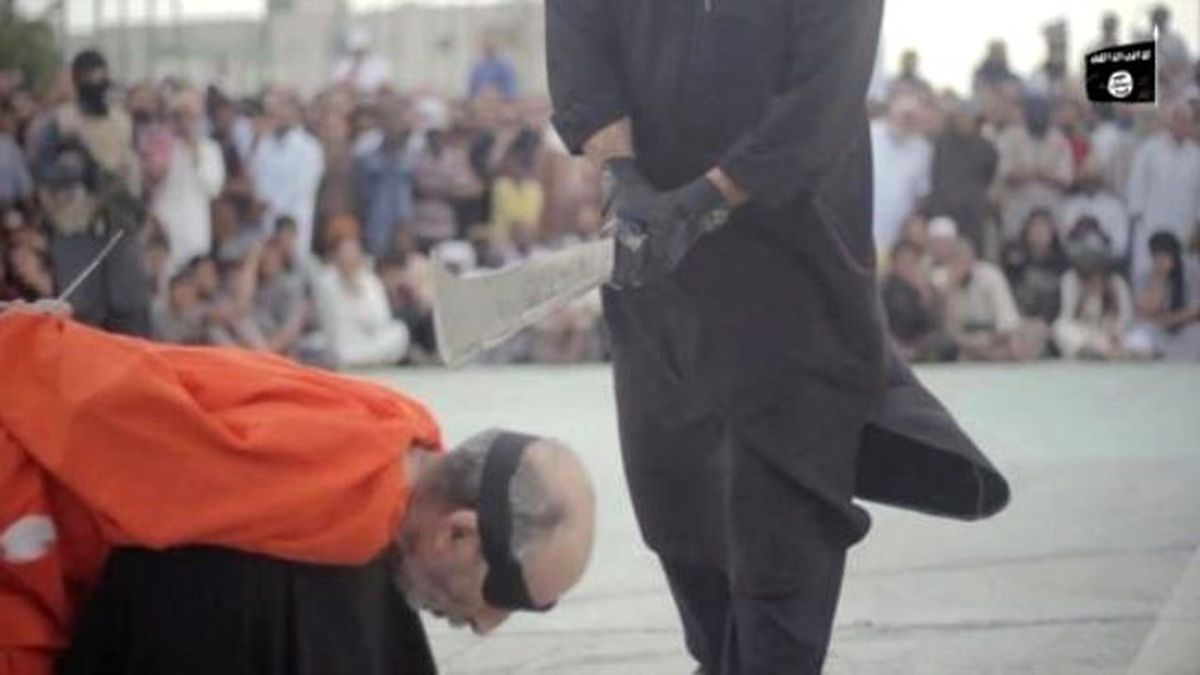 IŞİD, Herkesin Önünde Sihirbazların Kafasını Uçurdu!