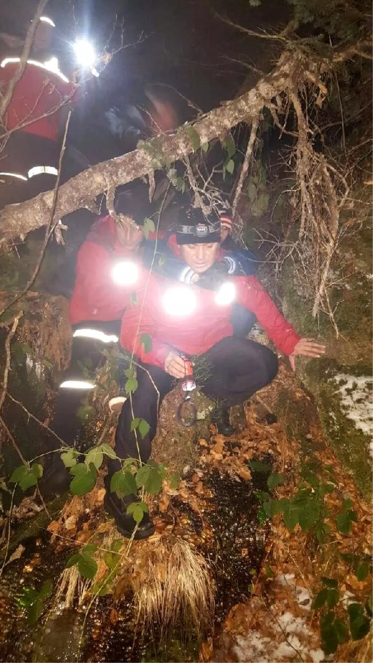 Jandarma Kaybolan Bahreynli Kadın Turisti Sırtında Taşıdı