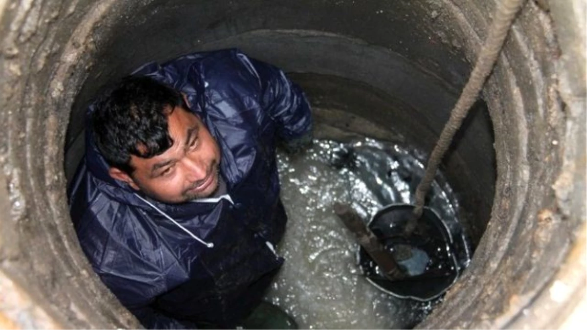 Kanalizasyon Bacaları ve Izgaralar Temizleniyor