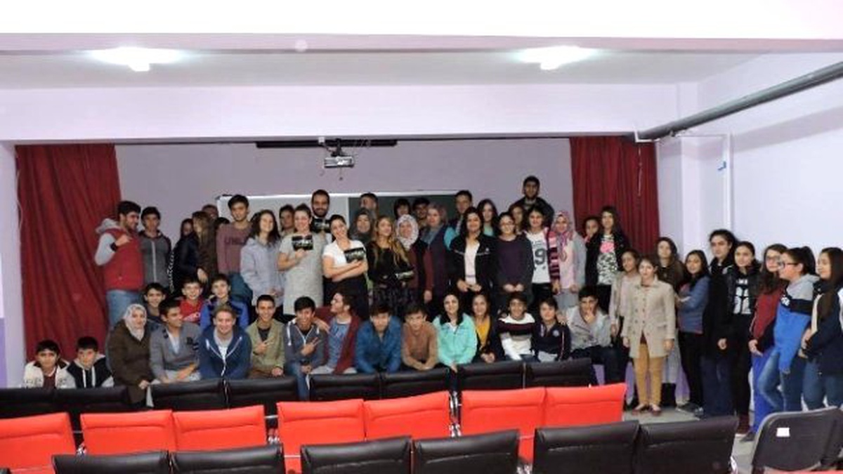 Kanserde Erken Tanının Önemi Anlatan Tiyatro Oyunu Beylikova\'da Sahnelendi
