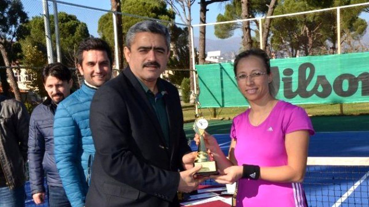 Nazilli'de Tenis Park Yaz Kupası 2015 Ödülleri Sahiplerini Buldu