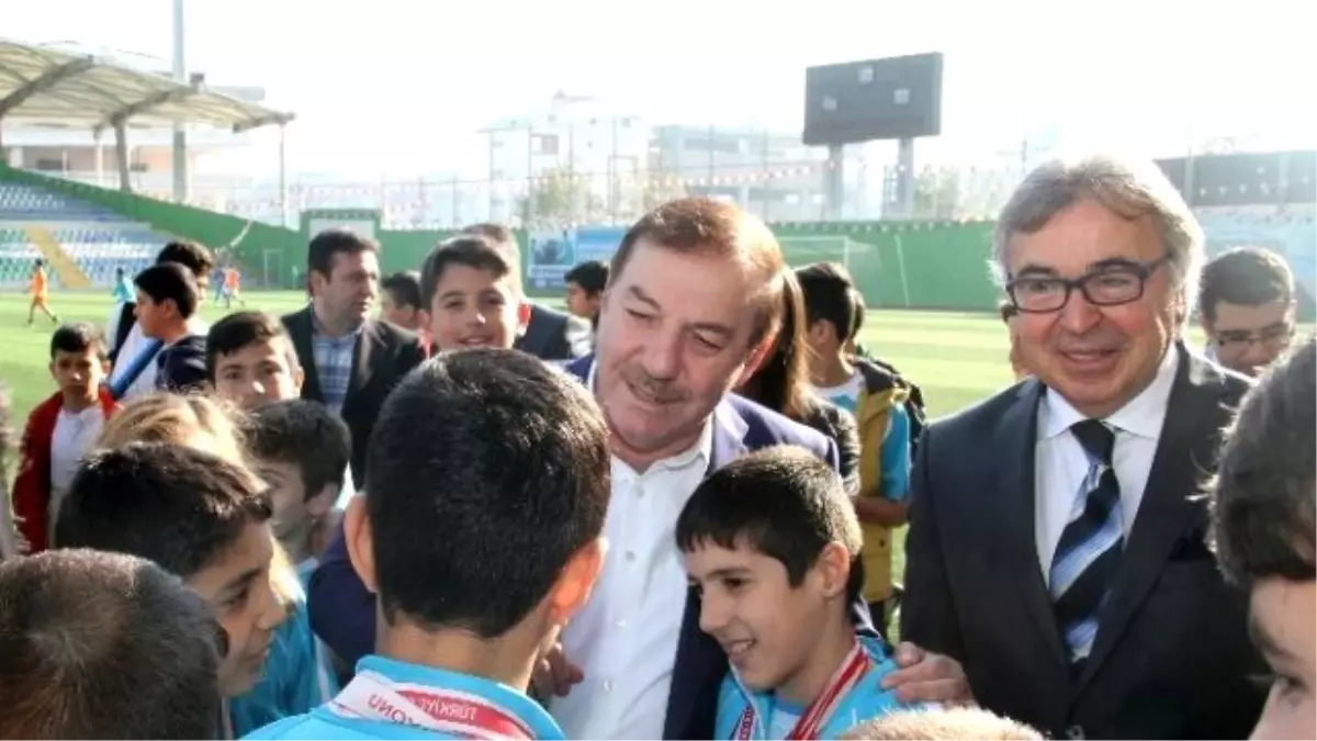 Necmi Kadıoğlu: "Sporun Her Dalına Belediyemizin İsmini Yazdık"