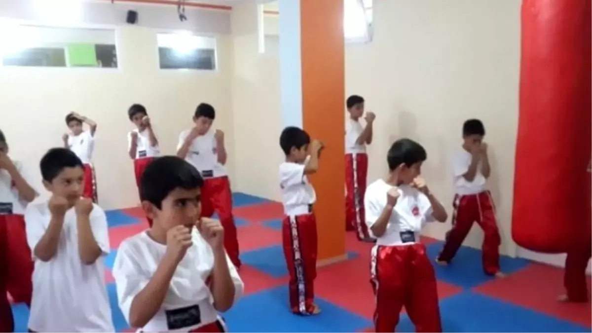 Sorgun Çağlayan Gençlik Merkezi Spor Kulübünden Kick Boks Kursu