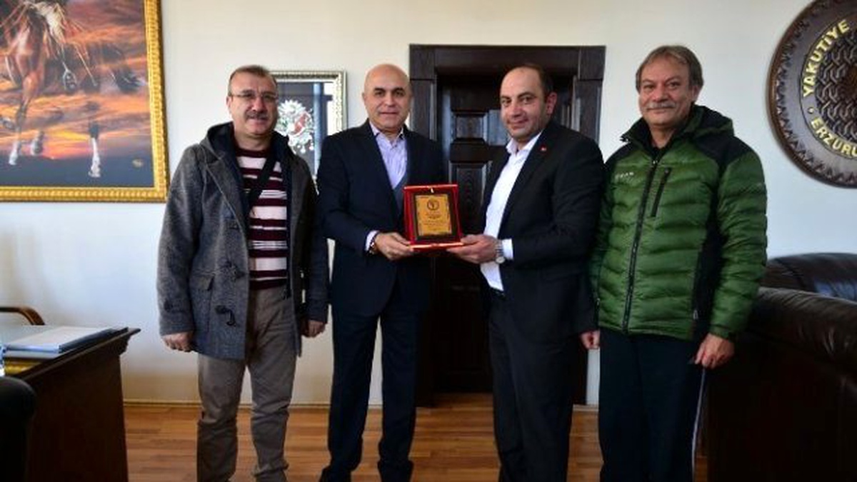 Spor Bilimlerinden Korkut\'a Plaket
