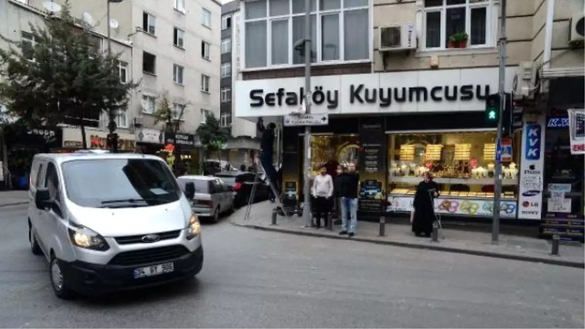 Sürücü Caddeye Hızla Girdi..2\'si Ağır 7 Yaralı