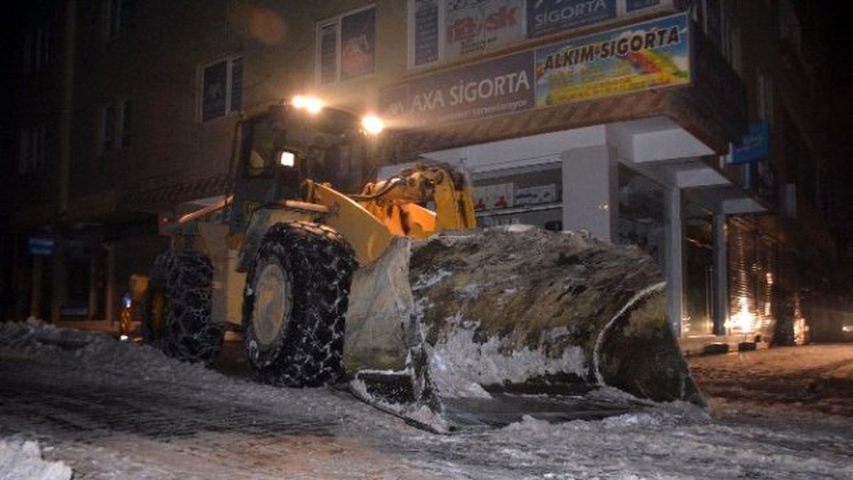 Tatvan Belediyesi\'nden Kar Mesaisi