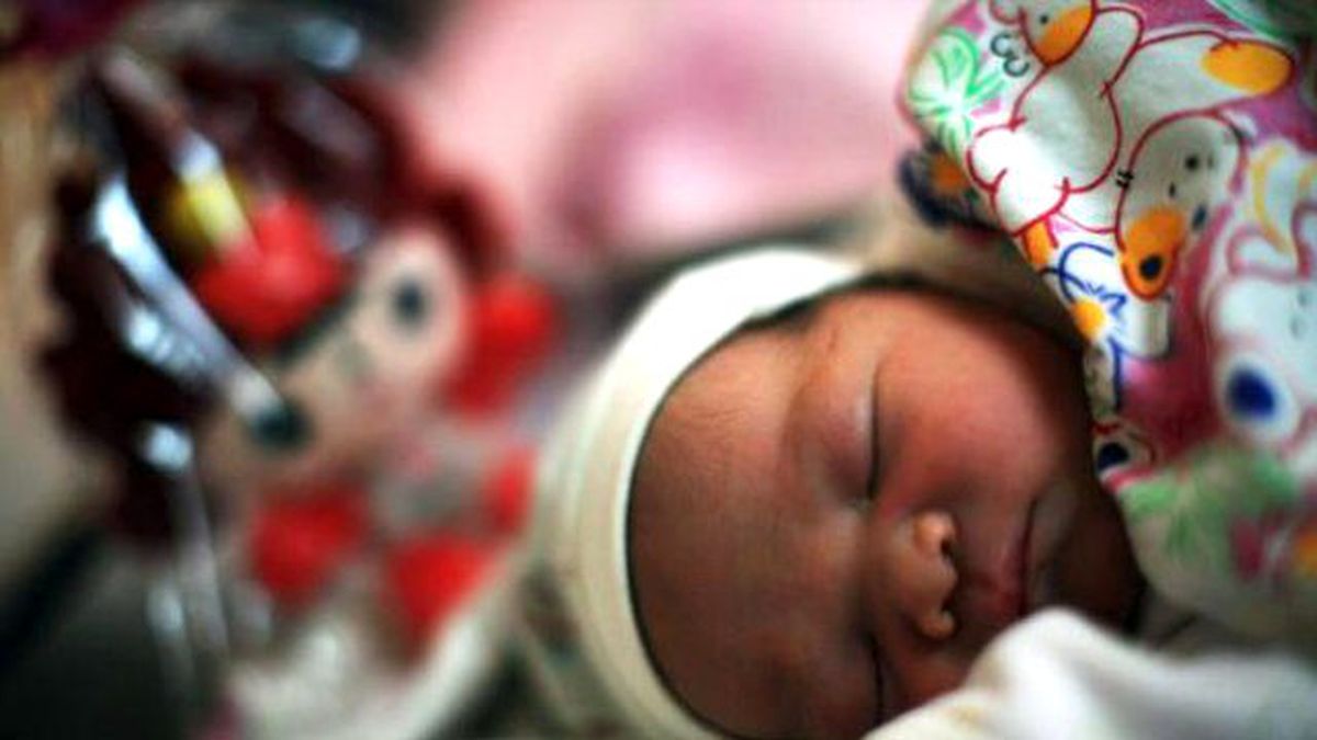 Anne, Kardeş İsteyen Kızına İnternetten Bebek Satın Almaya Çalıştı