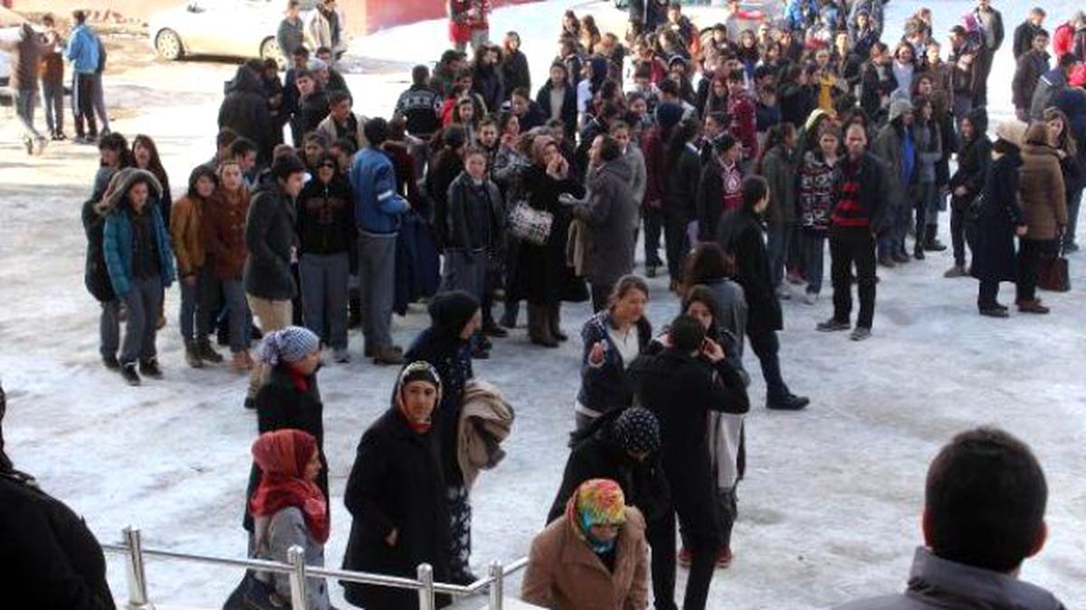 600 Öğrencili Lisede Yangın Paniği Yaşandı