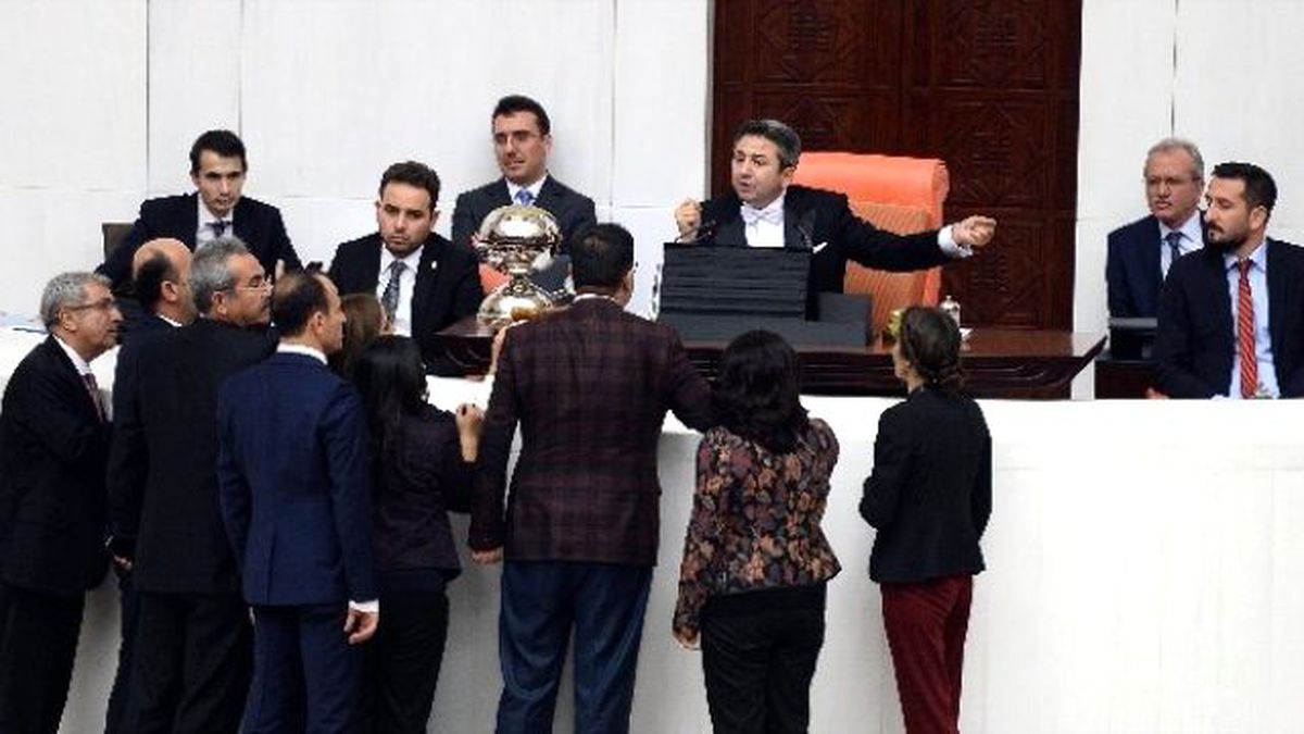 Bakan Bozdağ, Hdp\'li Vekilleri Utandırdı