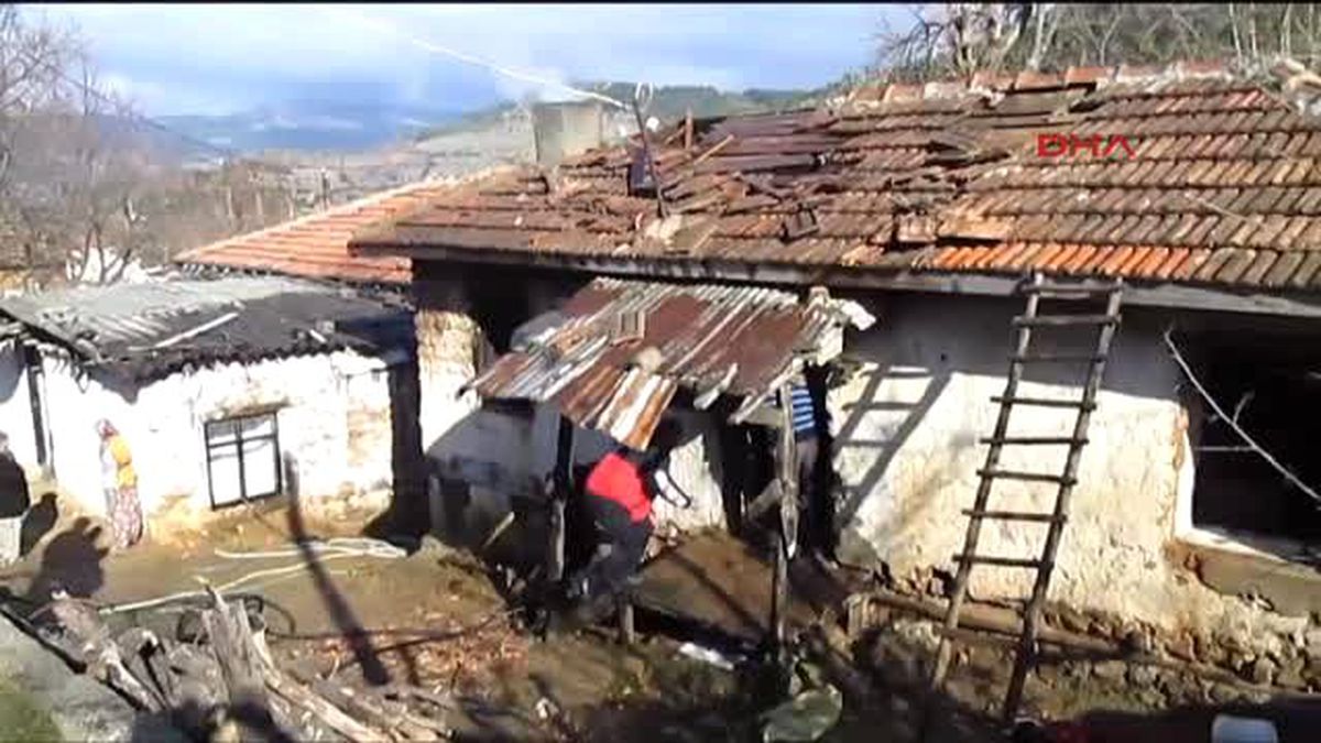 Bayramiç - Yangın, Yaşlı Çifti Evsiz Bıraktı