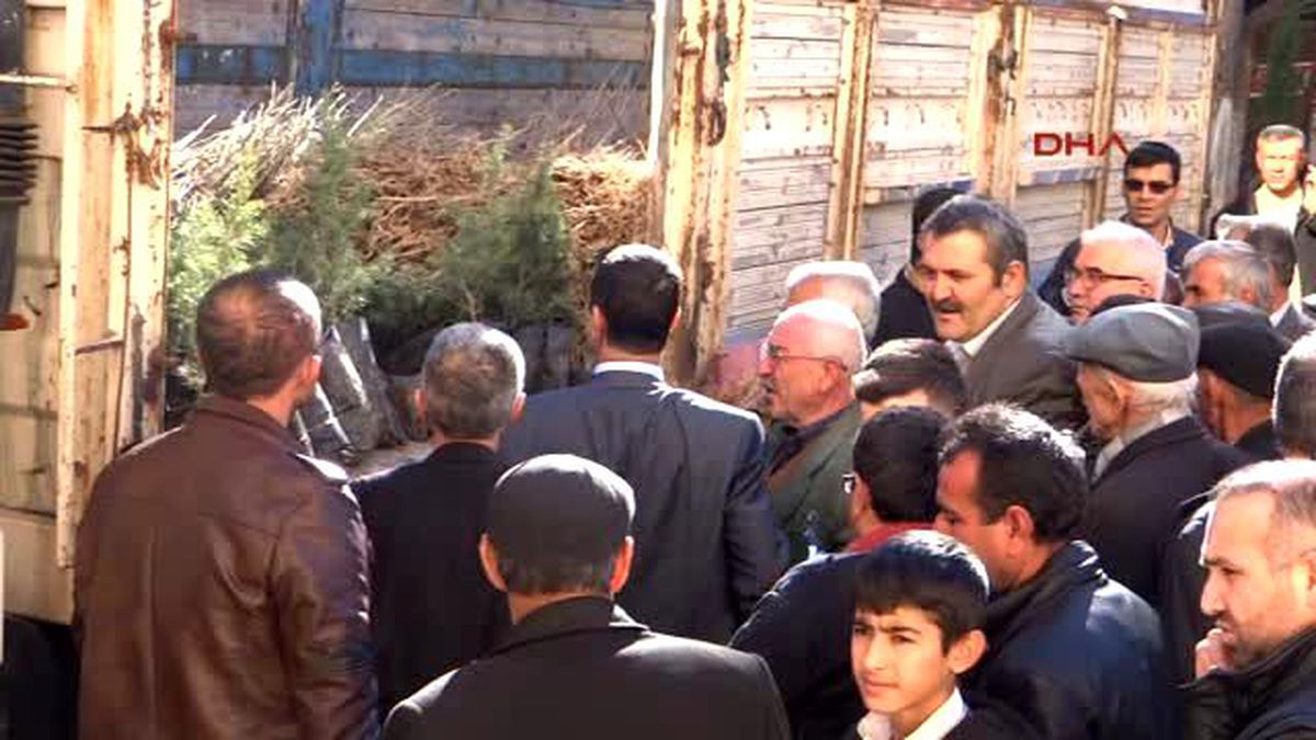 Besni?de 15 Bin Adet Fidan Dağıtıldı