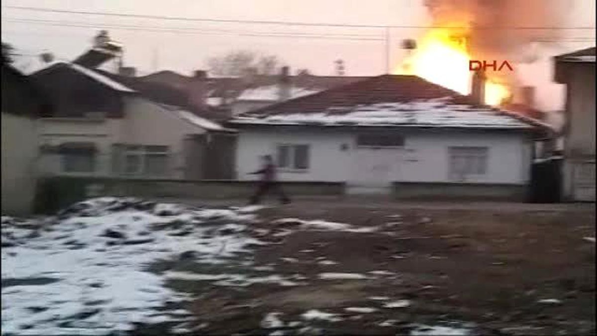 Bolu - Suriyeli Ailenin Evinde Çıkan Yangını İtfaiye Söndürdü