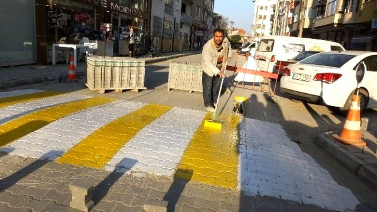 Burhaniye\'de Kasislere Boya
