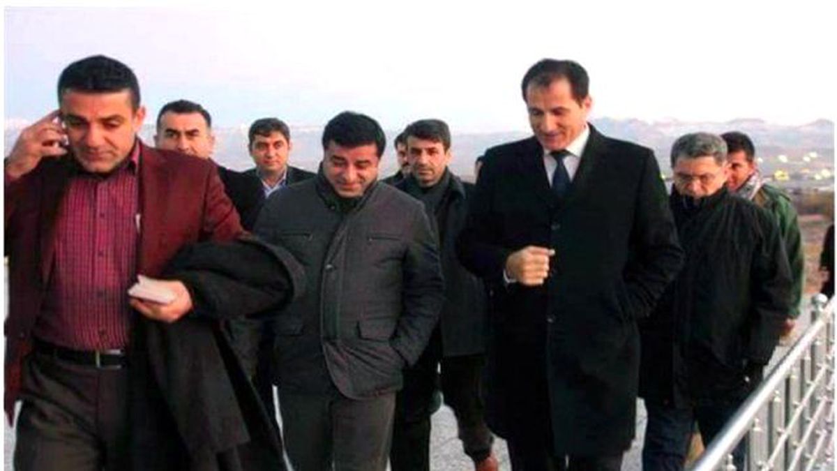 Kuzey Irak'tayken Kandil'e Bomba Yağdı, Demirtaş, Acil Dönüş Yaptı