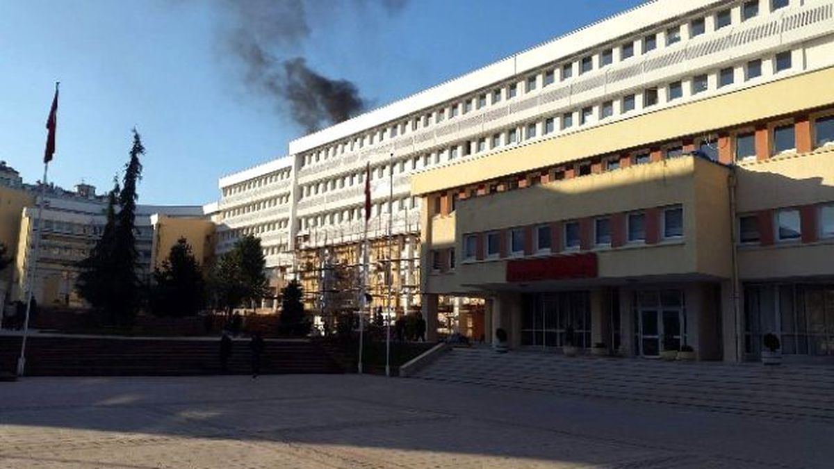 Fabrika Bacası Değil Valilik Bacası
