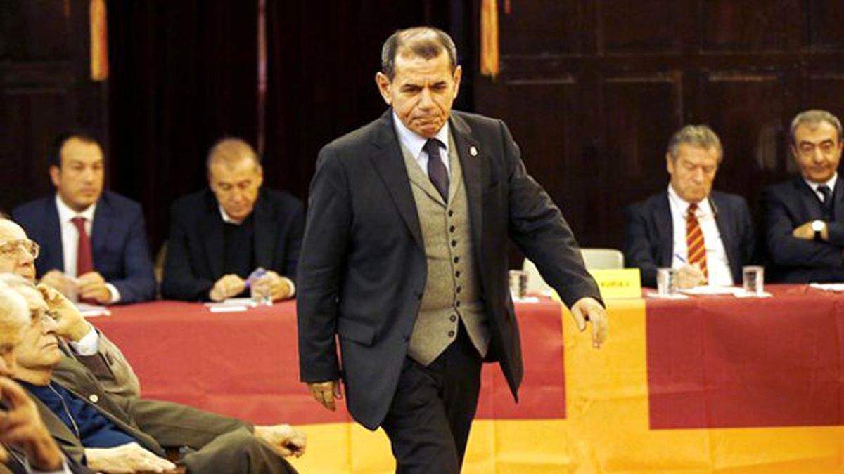 Galatasaray Başkanı Dursun Özbek Divan Kurulu Toplantısını Terk Etti