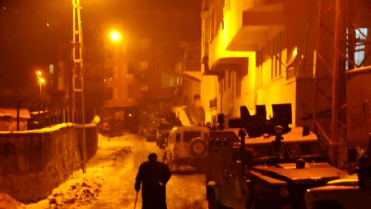 Hakkari\'de 20 Zırhlı Araçla Operasyon