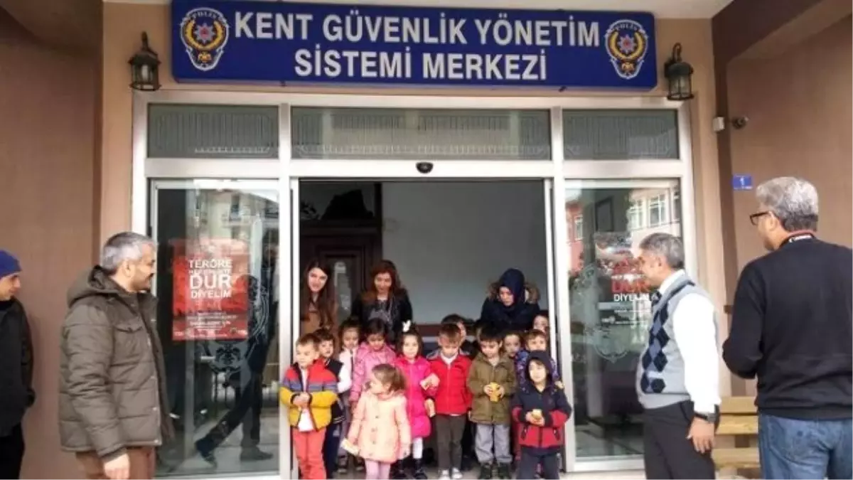 Minik Öğrencilerden Emniyet Müdürlüğü\'ne Ziyaret