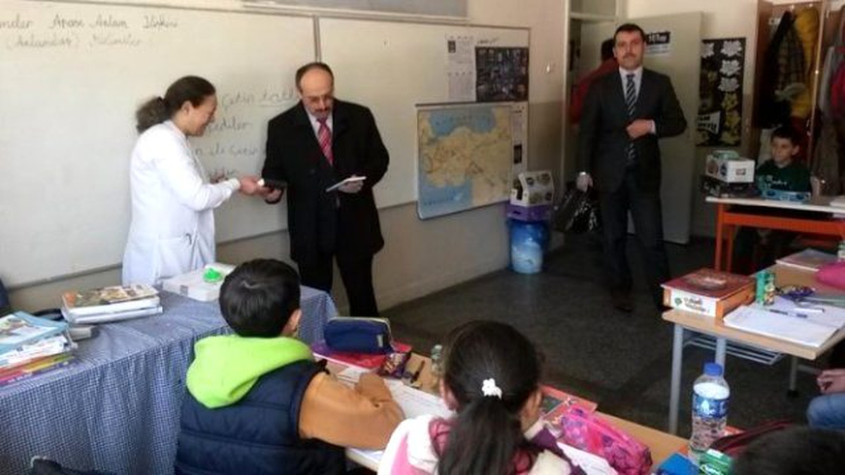 Müftü Çebi, Cumhuriyet İlkokulunu Ziyaret Etti