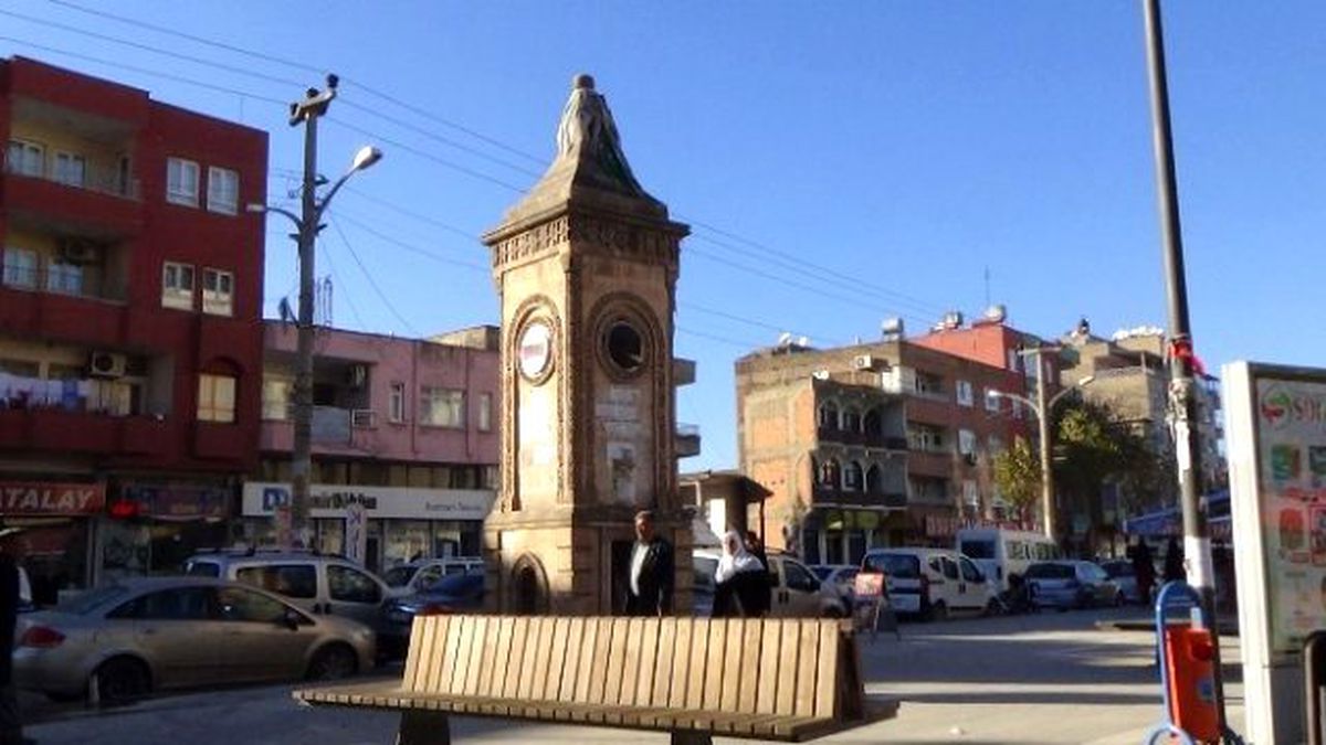 Kenti Simgeleyen Saat Kulesine Dijital Saat Takılması Tepki Çekti