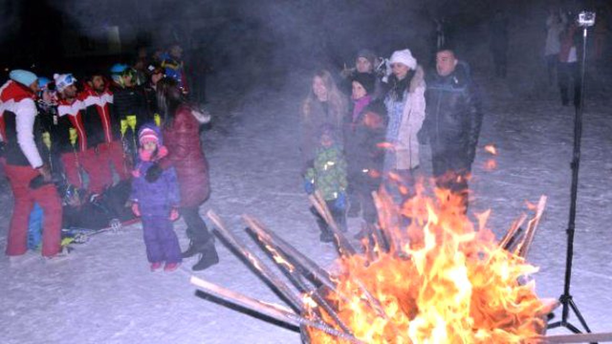 Palandöken\'de Gece Kayaklı Sezon Açılışı