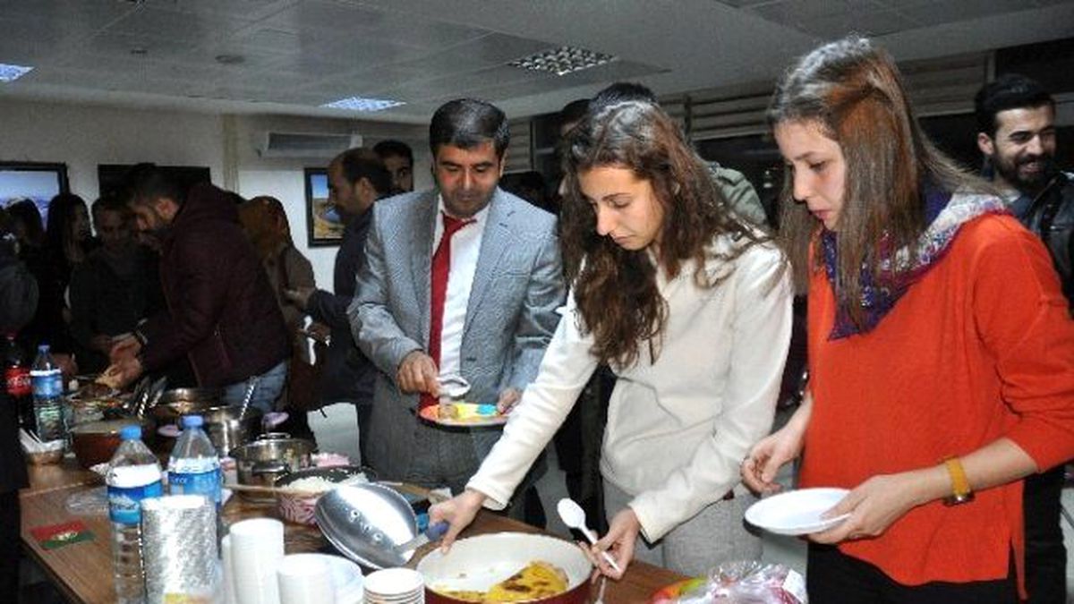 Portekizli Kızlar Yöresel Yemeklerini Tanıttı