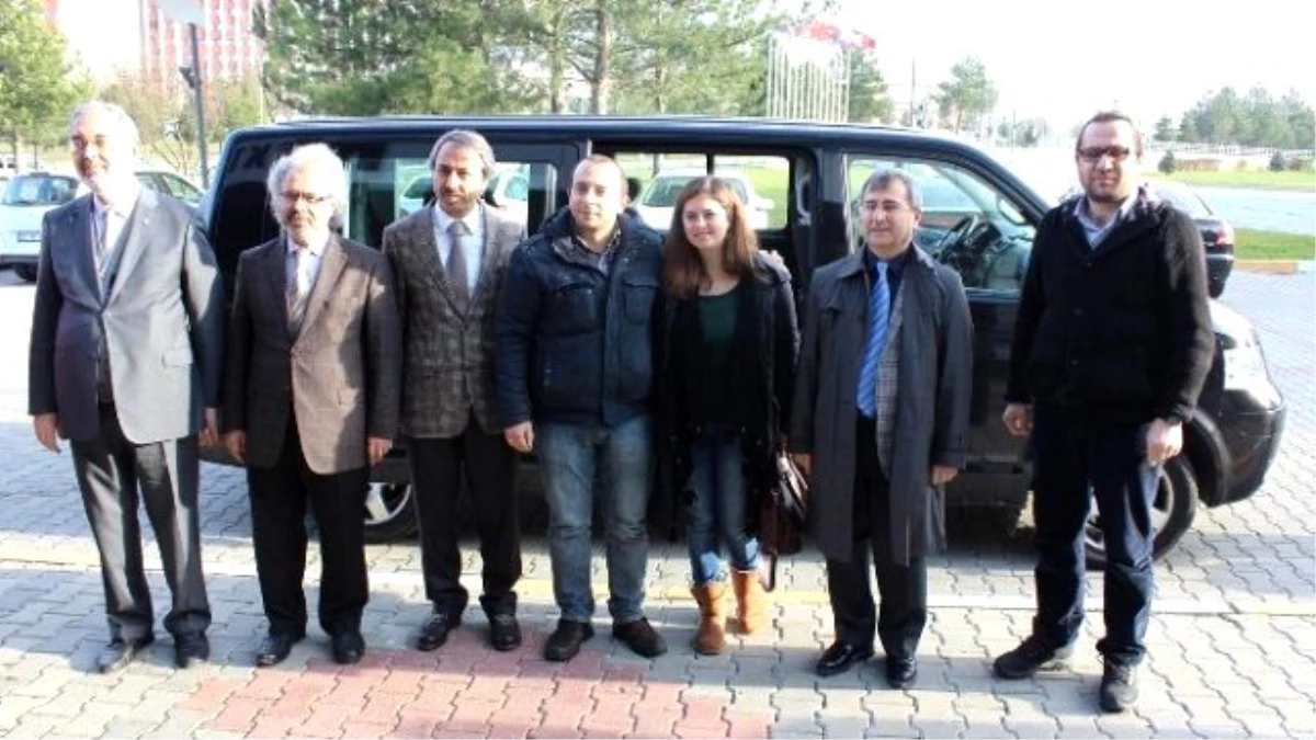 Rusya\'da Gözaltına Alınan Öğretim Görevlileri Yurda Döndü