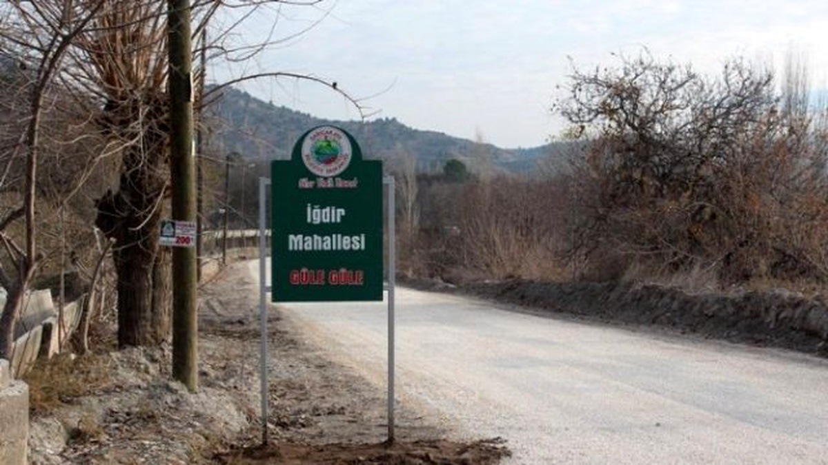 Sarıcakaya\'da Mahalle Girişlerine Yeni Tabelalar