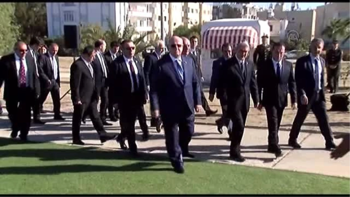 TBMM Başkanı Kahraman Rauf Denktaş\'ın Mezarını Ziyaret Etti